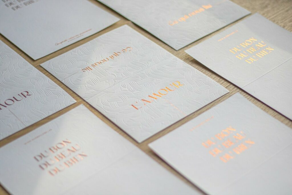 Carte de voeux avec guimauve, Marquage à chaud cuivre et débossage pur – Pur Coton 350gr – Projet Collaboratif