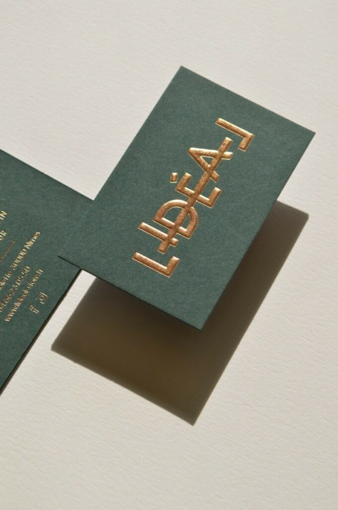 Cartes de visite Concept store masculin – Dorure galbé Cuivre 355- Contre collage duplex 700gr/m2 – Colorplan Racing Green