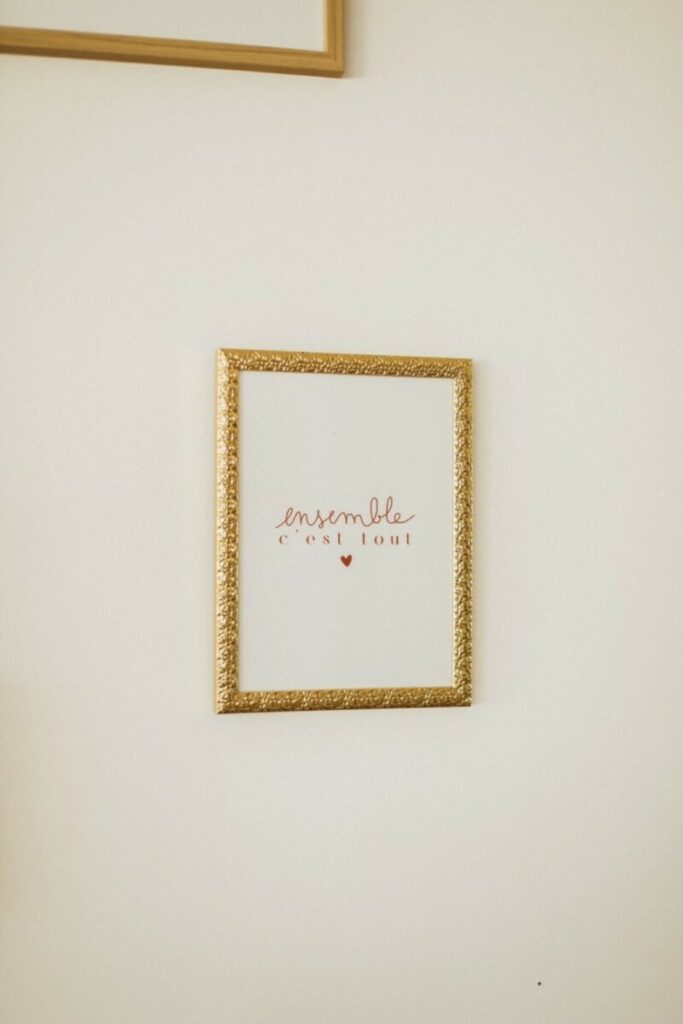 Affiches sous cadre bois pour illustratrice – Papier de création Old Mill Premium White 300gr/m2