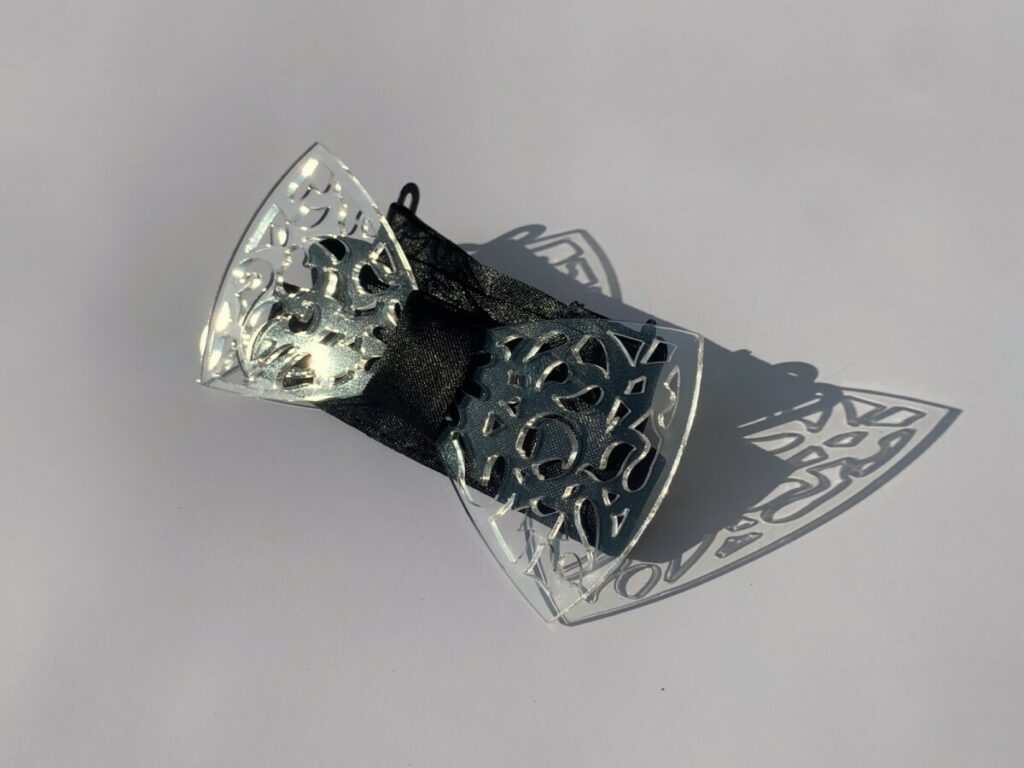 Noeud papillon en découpe laser sur Plexiglass transparent 3mm