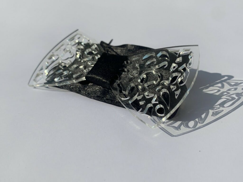 Noeud papillon en découpe laser sur Plexiglass transparent 3mm