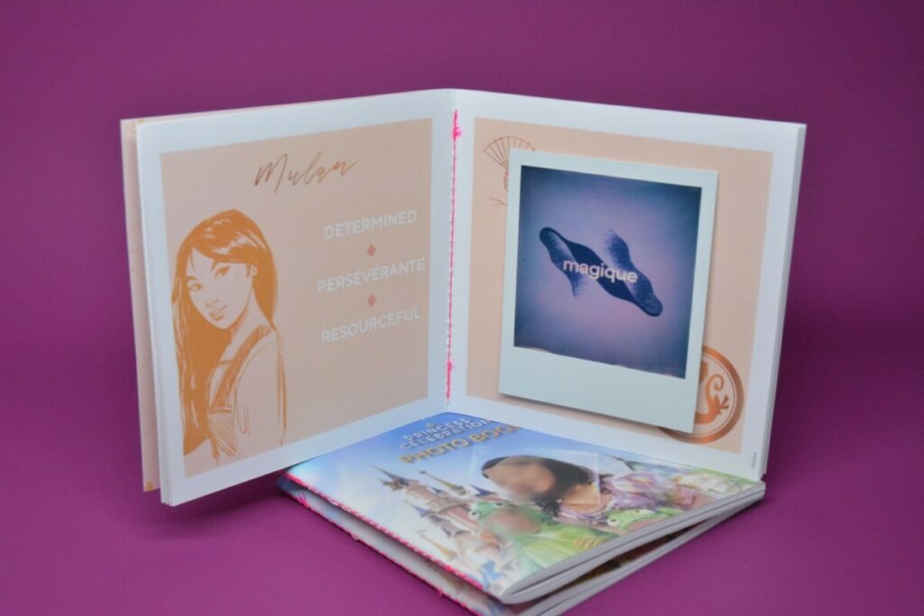 Livre photos souvenirs – Polaroïd à coller parc attractions – Couverture duplex 600gr/m2 – Reliure Couture singer rose