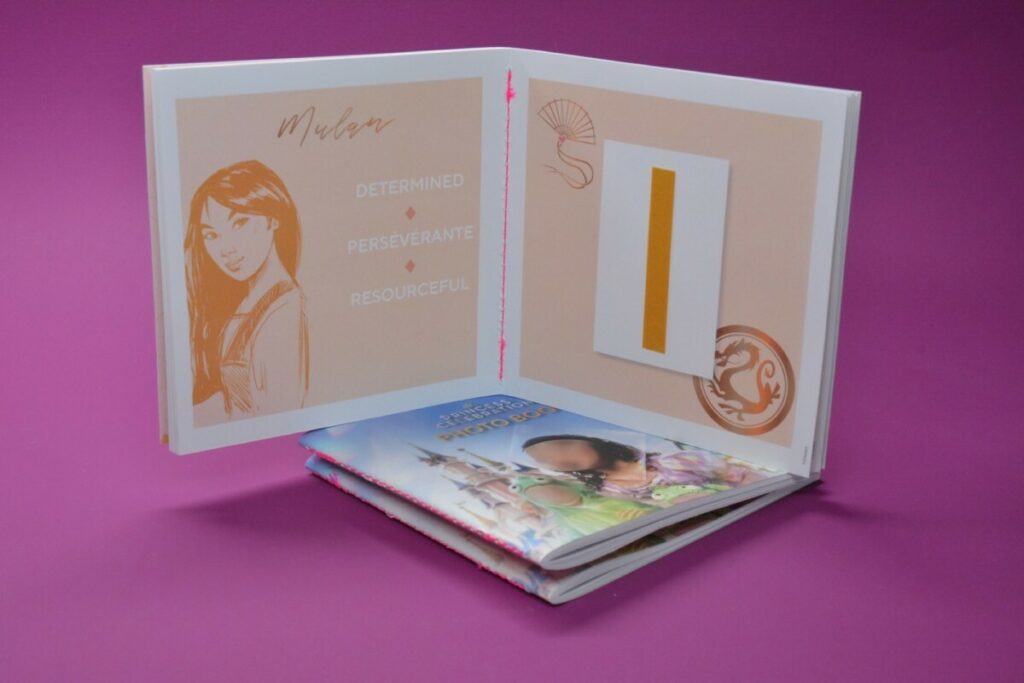 Livre photos souvenirs – Polaroïd à coller parc attractions – Couverture duplex 600gr/m2 – Reliure Couture singer rose