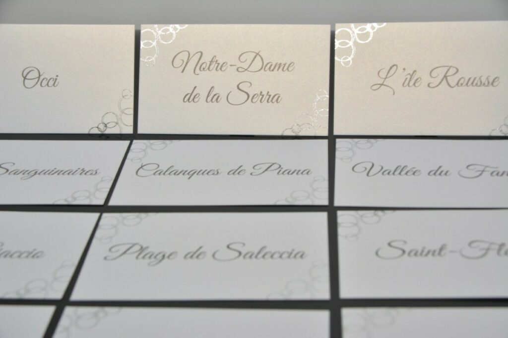 Nom de Table et Marque place – Dorure Numérique Argent Brilant – Papier Nacré Curious Metallics Perles Akoya 300gr/m2