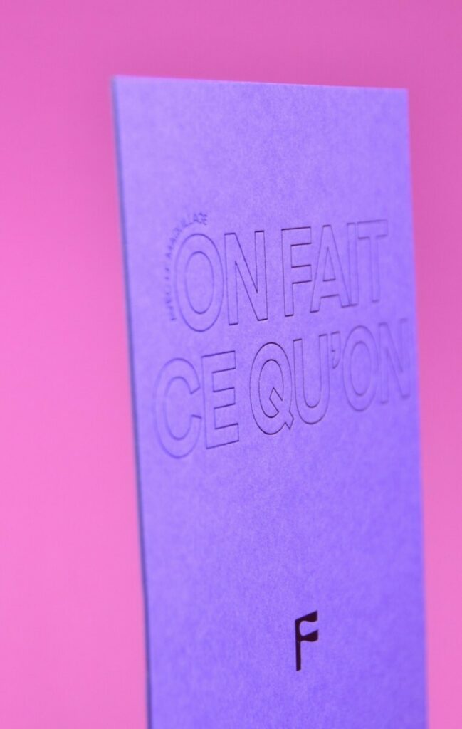 Carton Invitation Polaroid insert noir – Contre collage triplex 1mm – Colorplan Purple – Marquage à chaud Noir brillant en Débossage