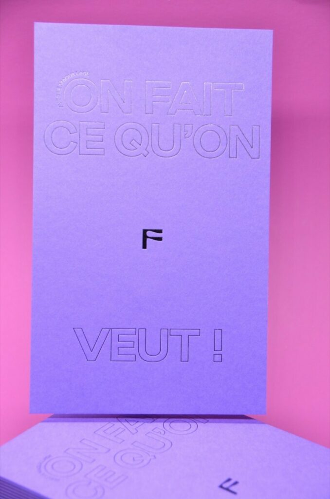Carton Invitation Polaroid insert noir – Contre collage triplex 1mm – Colorplan Purple – Marquage à chaud Noir brillant en Débossage