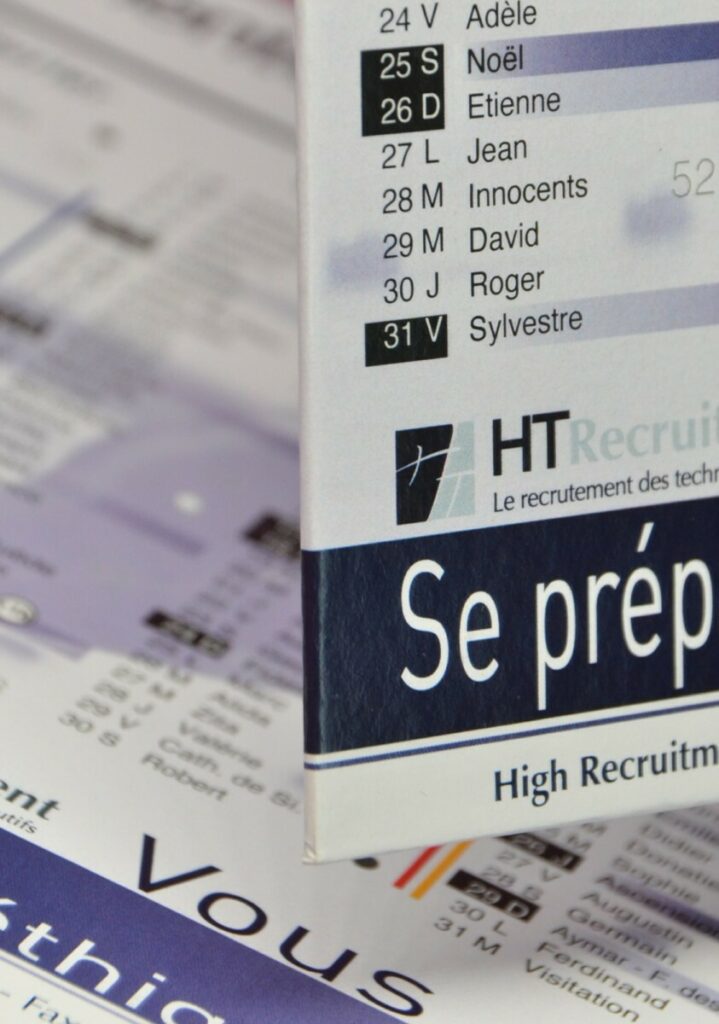 Calendrier rigide A4 rembordé sur carton 15/10eme