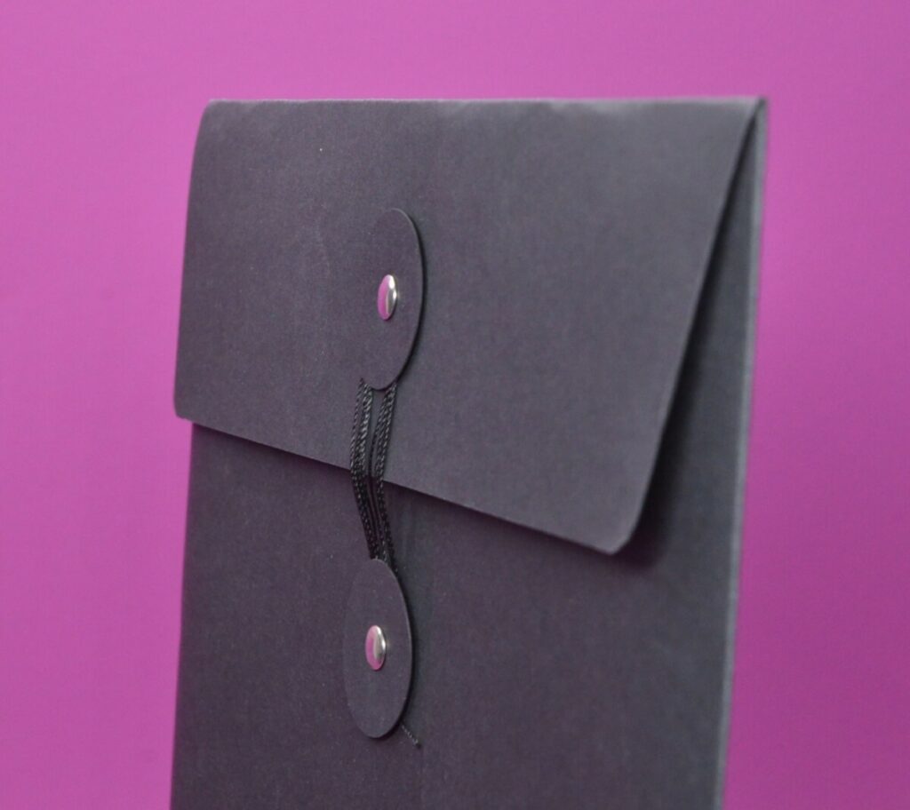Pochette C4 fermeture à la Japonaise sur mesure – Sirio color black 140gr/m2