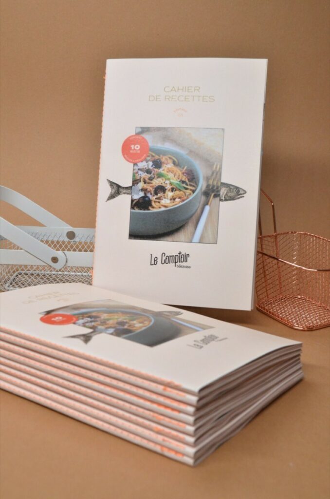 Cahier de recettes pour Conserverie – Reliure en couture Singer Orange fluo – Olin Regular Extra Blanc