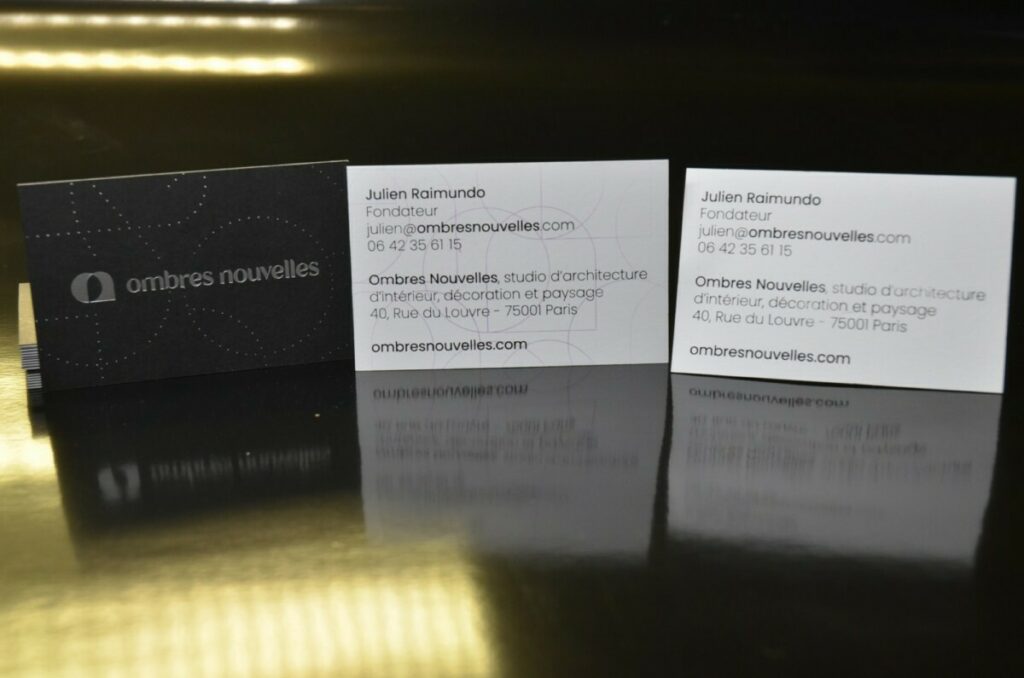 Cartes de visite encre révélable à la lumière – Contre collage duplex 600gr/m2 – Old mill premium white – Sirio Black  – Marquage à chaud argent Mat