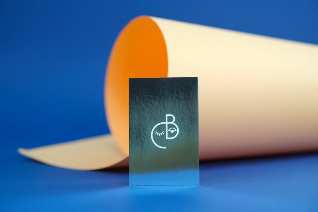 Cartes de Visites Miroir pour institut de beauté – dorure numérique Argent Brillant – Couché Mat 350gr/m2