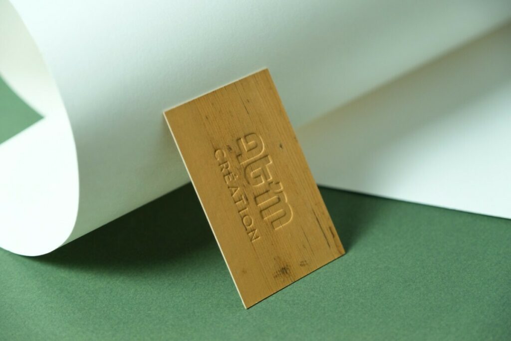 Cartes imitation bois pour ébéniste – Woodside Garden Pine 368gr/m2 – Débossage pur