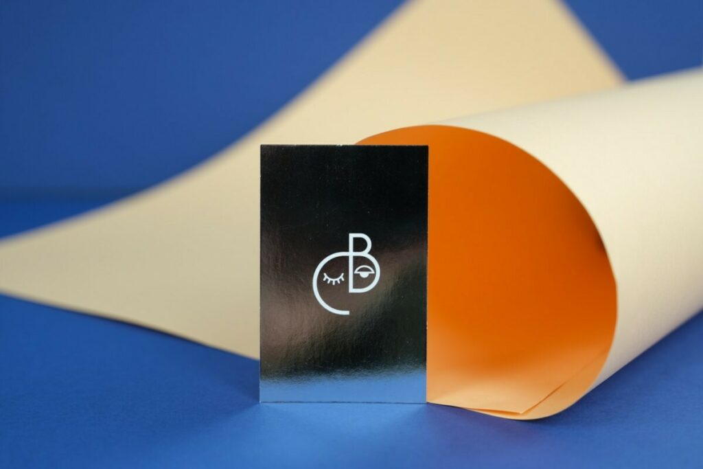 Cartes de Visites Miroir pour institut de beauté – dorure numérique Argent Brillant – Couché Mat 350gr/m2