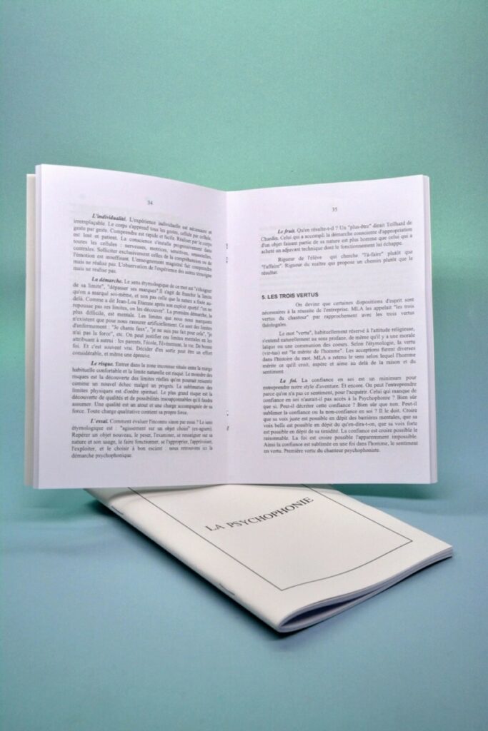 Livre brochure A5 70 pages en reliure 2 piqures métal – Olin regular blanc Naturel et pur blanc