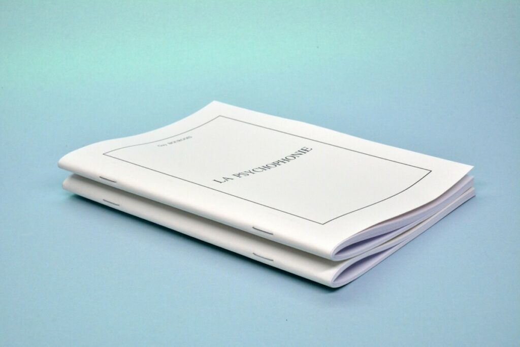 Livre brochure A5 70 pages en reliure 2 piqures métal – Olin regular blanc Naturel et pur blanc