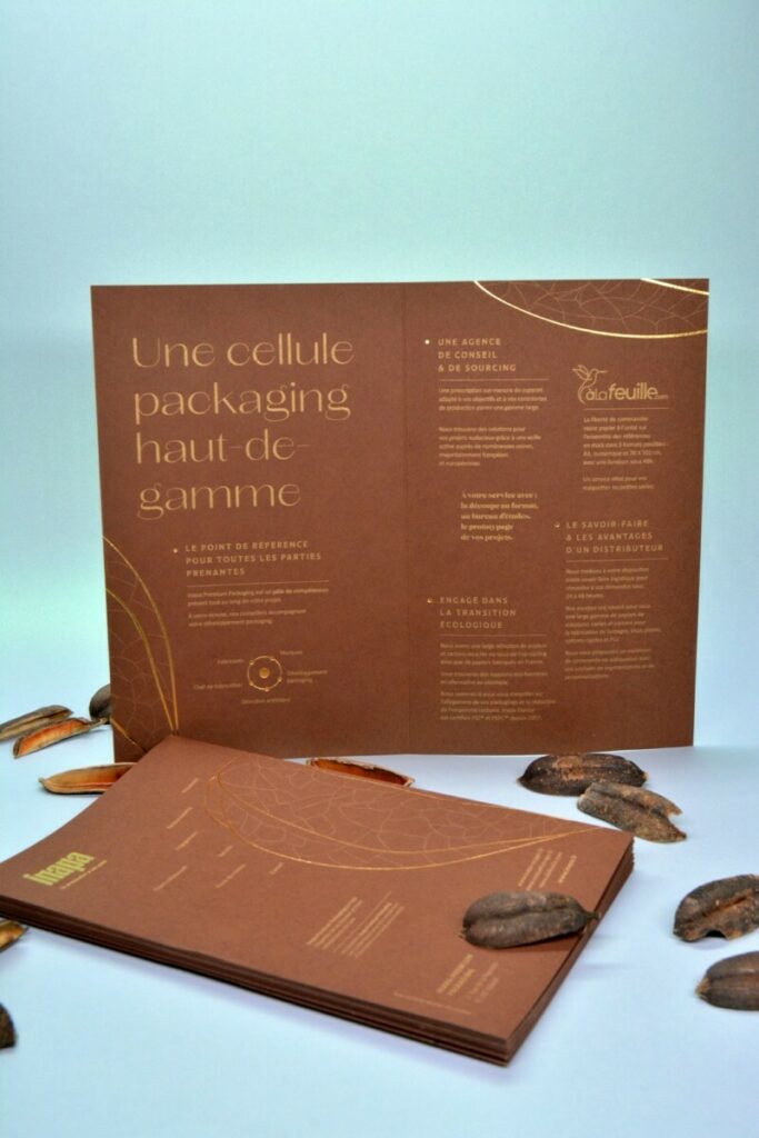 Plaquette de présentation Packaging deluxe – Papier recyclé Remake Autumn – Impression Pantone OR et Marquage à chaud OR brillant