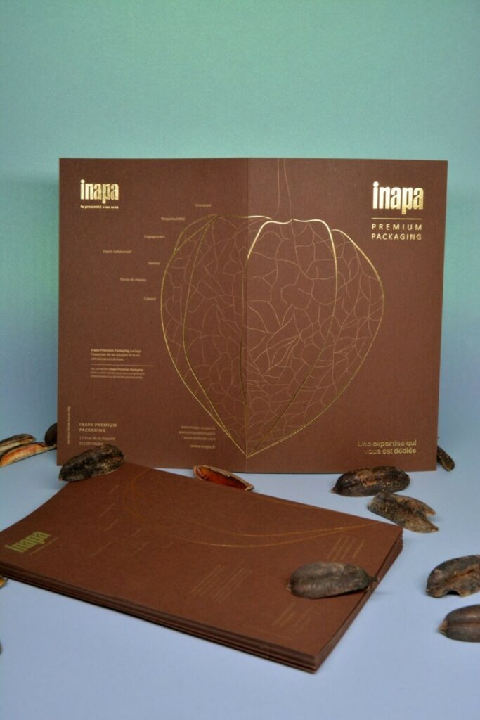 Plaquette de présentation Packaging deluxe – Papier recyclé Remake Autumn – Impression Pantone OR et Marquage à chaud OR brillant