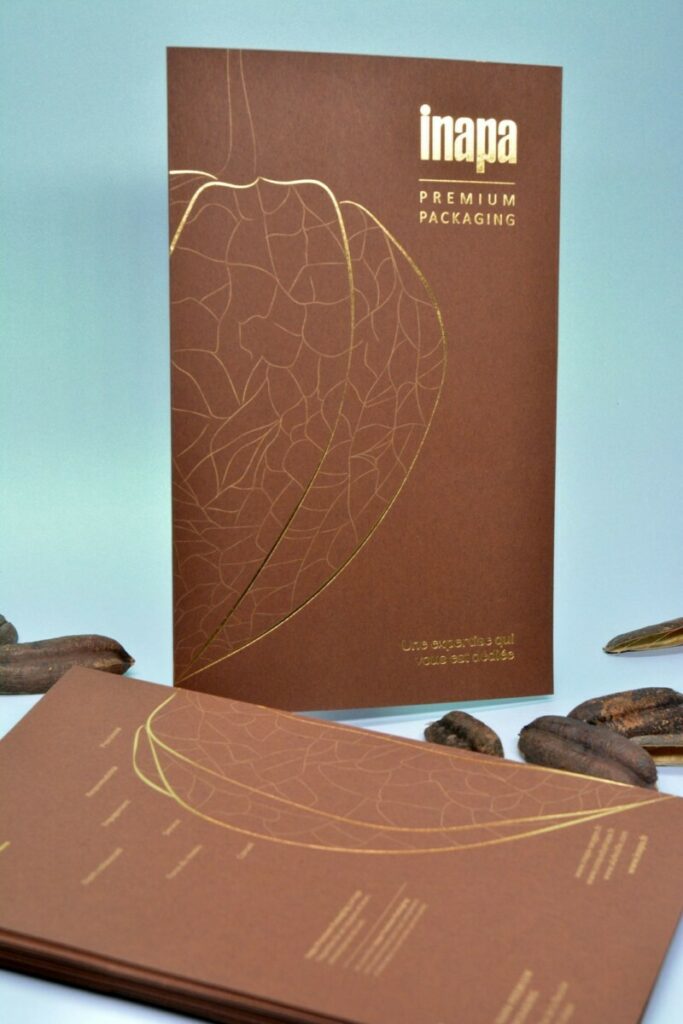 Plaquette de présentation Packaging deluxe – Papier recyclé Remake Autumn – Impression Pantone OR et Marquage à chaud OR brillant