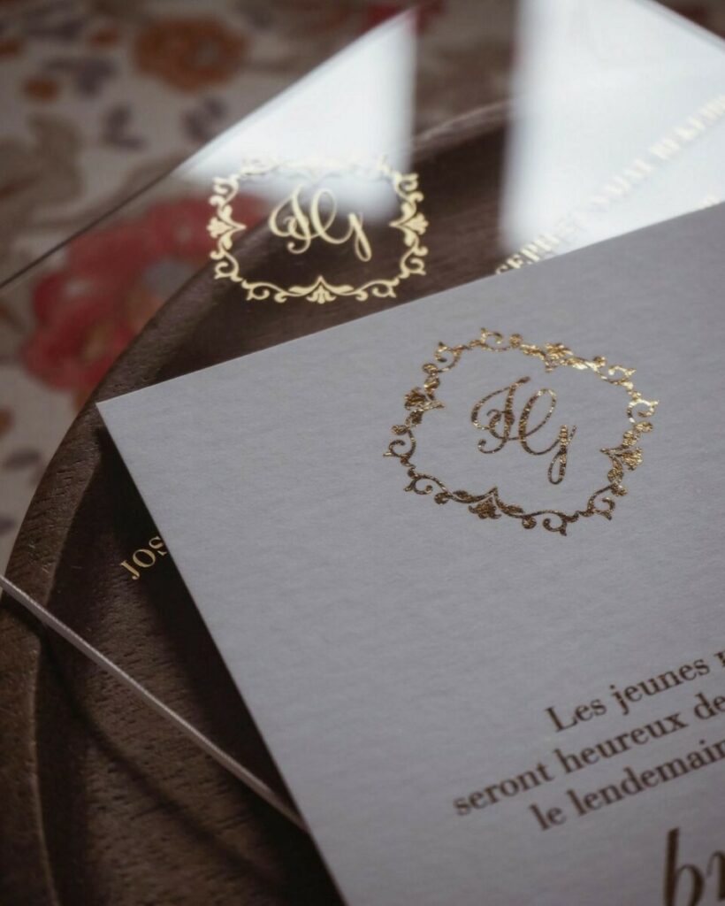 Faire-part de mariage monogramme en Plexiglass – Dorure Or Brillant – Création Pack 350g