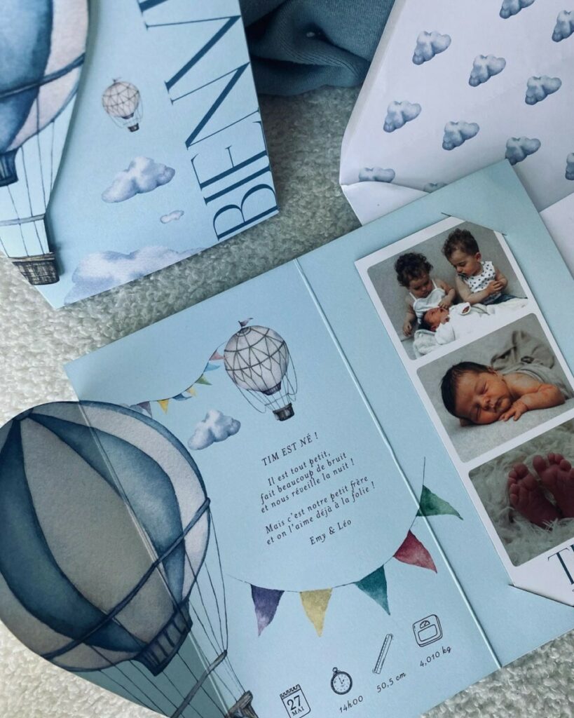 Faire part de naissance thème montgolfière en découpe laser – 2 plis roulés – Liner pour enveloppe avec stickers ronds