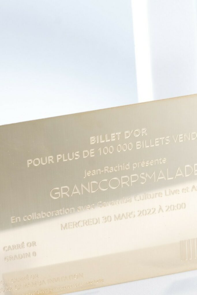 Véritable ticket d’or en laiton 1mm avec gravure numérique