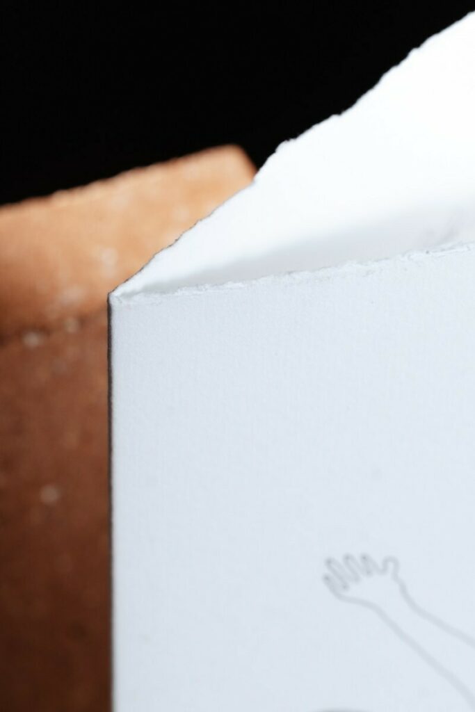 Faire-part de mariage tableau artiste avec 1 pli et 4 bords frangés – Papier pur coton 350gr/m2