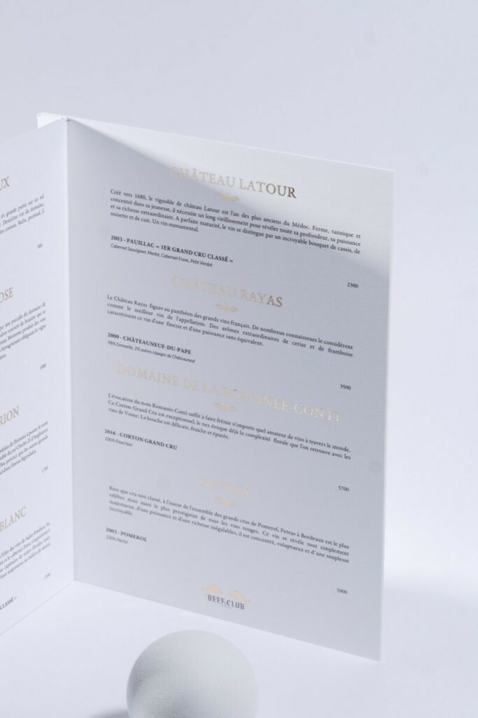 Carte des vins pour restaurant luxe – Contre collage à bords vifs – reliure avec 4 vis laitons – Creation Pack 350gr/m2 – Dorure numérique OR