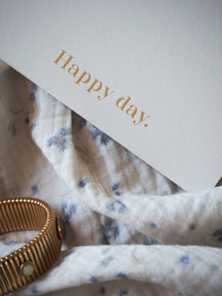 Cartes cadeau happy days motif vichy – Marquage à chaud traditionnel Or brillant – Papier recyclé et texturés – Gmund Bio cycle Cannabis – Old Mill Premium – Nettuno Pesca