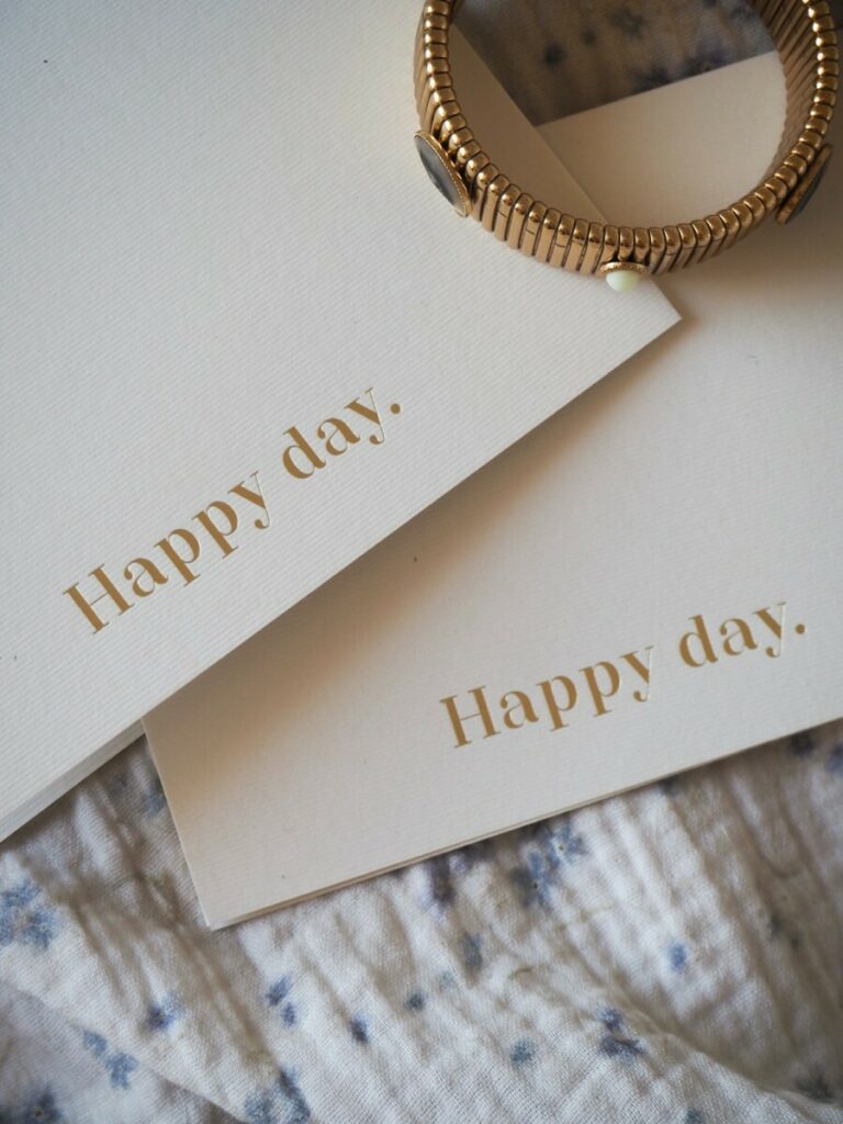 Cartes cadeau happy days motif vichy – Marquage à chaud traditionnel Or brillant – Papier recyclé et texturés – Gmund Bio cycle Cannabis – Old Mill Premium – Nettuno Pesca