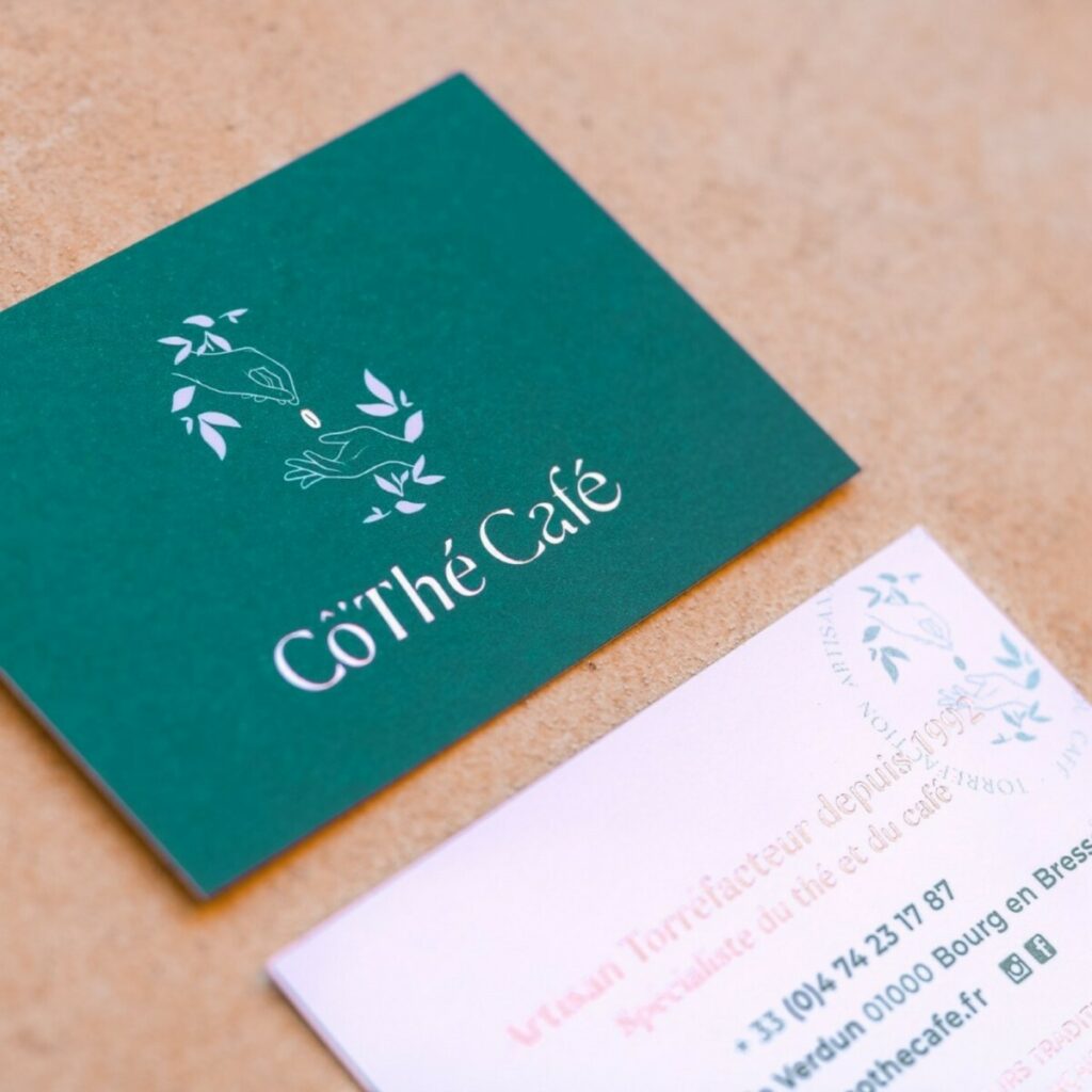 Carte de visite pour Artisan Torréfacteur – Impression Pantone Vert 1 couleur – Marquage à chaud or rose 355 – Century Cotton White 350gr/m2