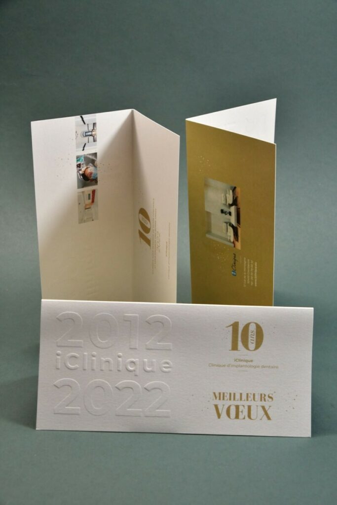 Carte de voeux iClinique format paysage avec gaufrage sur papier nacré – Curious Metallics Perles Akoya