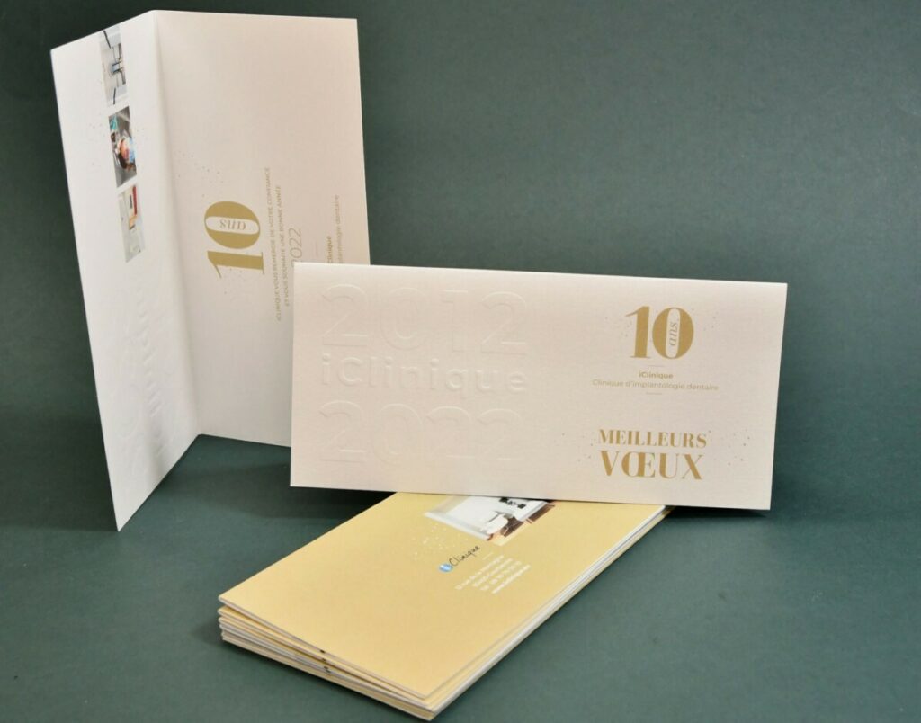 Carte de voeux iClinique format paysage avec gaufrage sur papier nacré – Curious Metallics Perles Akoya