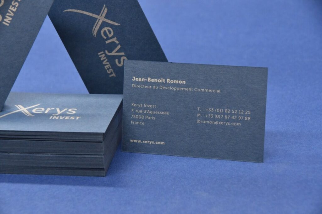Carte de visite pour banque d’investissement – Impression Pantone Argent 877 – Colorplan Cobalt 270gr/m2