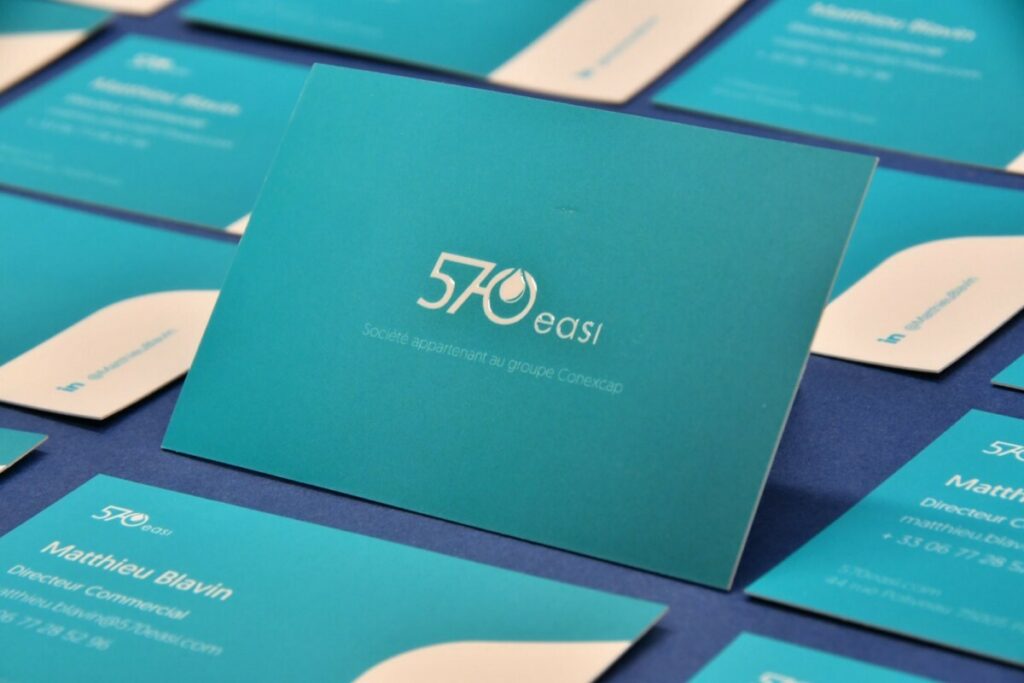 Cartes de visite conseil financement – Pelliculage Soft touch avec Vernis 3D Recto Verso  – Impression Numérique