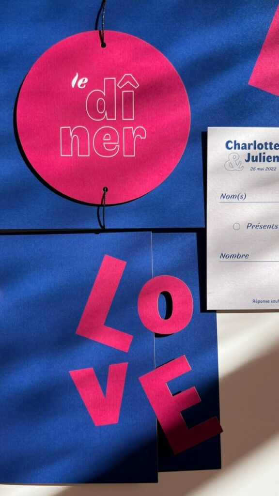 Faire-part de mariage collection LOVE Fuchsia et Bleu – Découpe laser et pliage