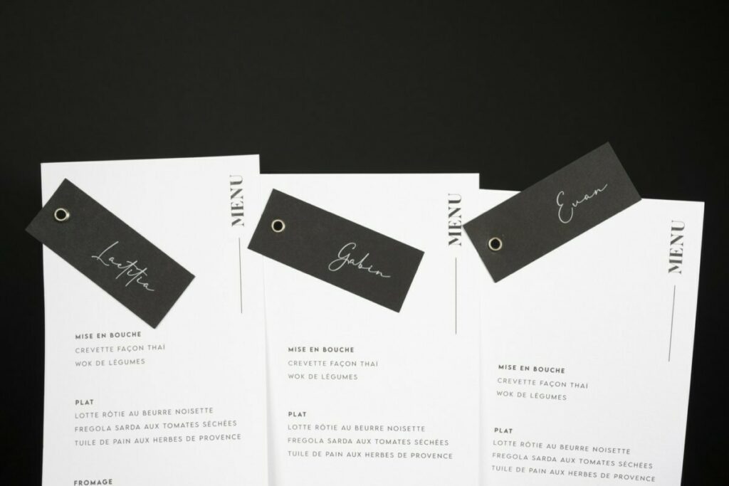 Menu de mariage avec coupon marque place avec oeillet argent – Old mill Premium White – Sirio color 280g Black impression banche numérique