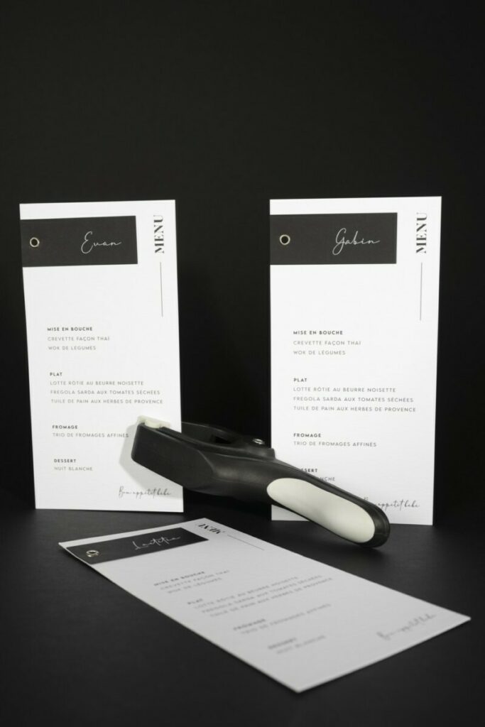Menu de mariage avec coupon marque place avec oeillet argent – Old mill Premium White – Sirio color 280g Black impression banche numérique