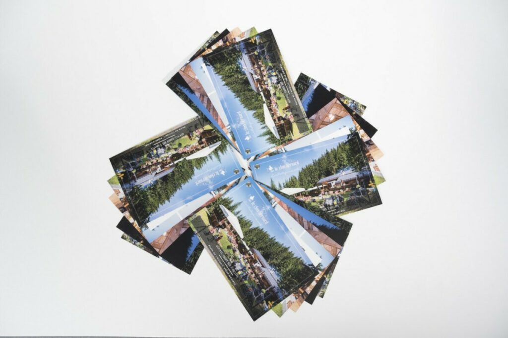 Flyer A6 Nuancier pour chalet de montage – Reliure avec rivet chromé – Pelliculage Soft Touch