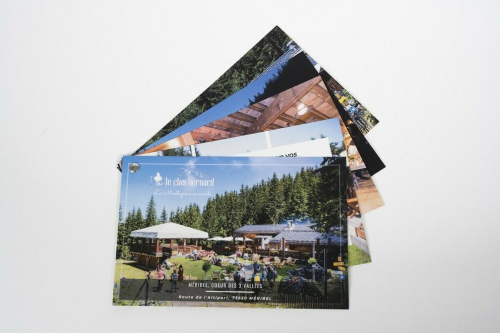 Flyer A6 Nuancier pour chalet de montage – Reliure avec rivet chromé – Pelliculage Soft Touch