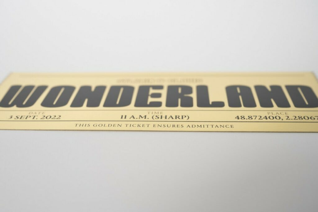 Ticket d’or Wonderland – découpe laser dentelée – Golden ticket