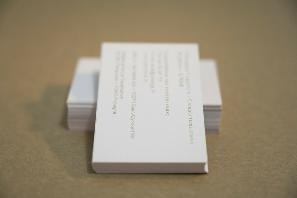 Cartes de visite psychologue – Marquage à chaud cuivre sur papier beige – Keaykolour biscuit 300 gr/m2