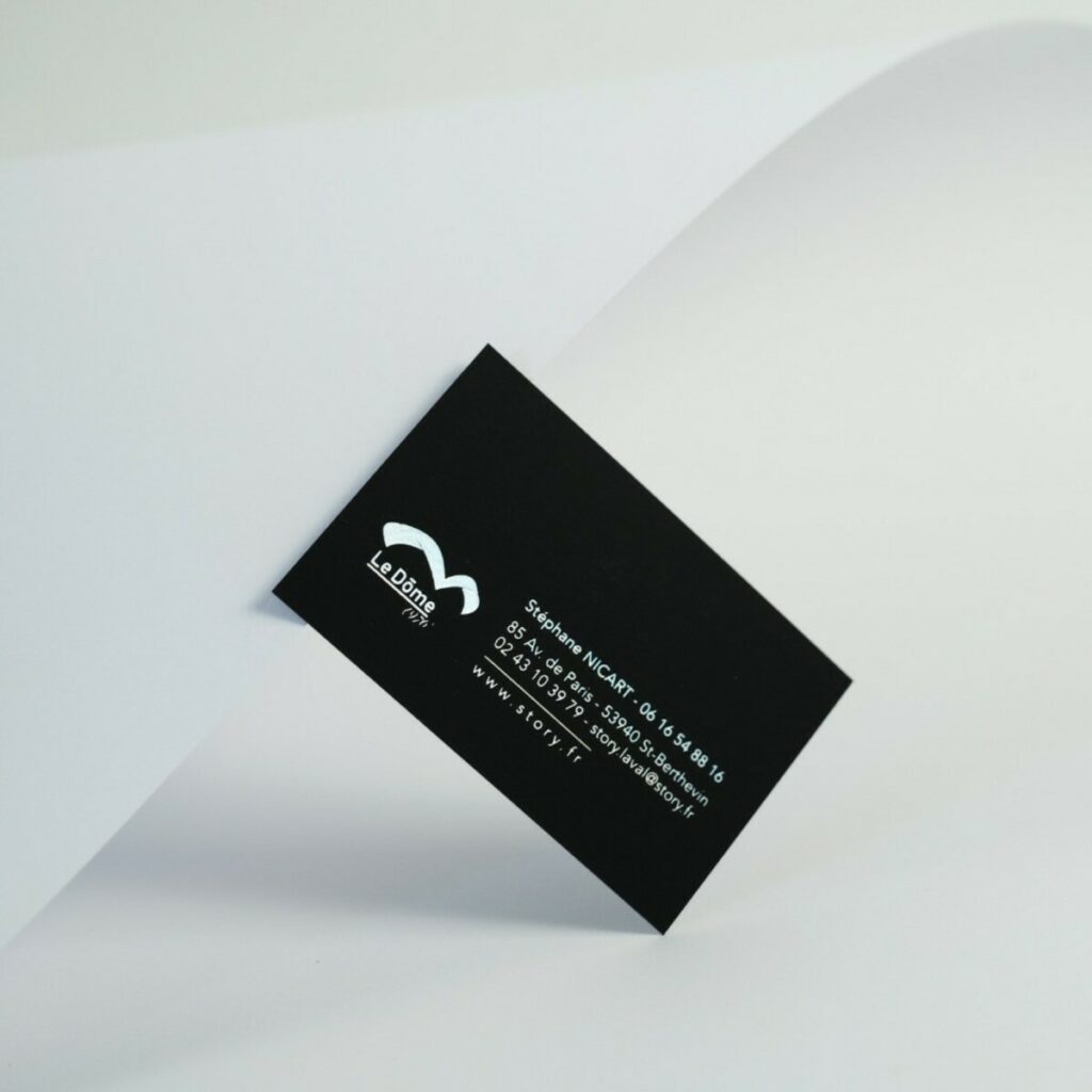 Cartes de visites spécialiste mobilier contemporain – Marquage à chaud Holographique laser – Plike 330gr/m2 Noir