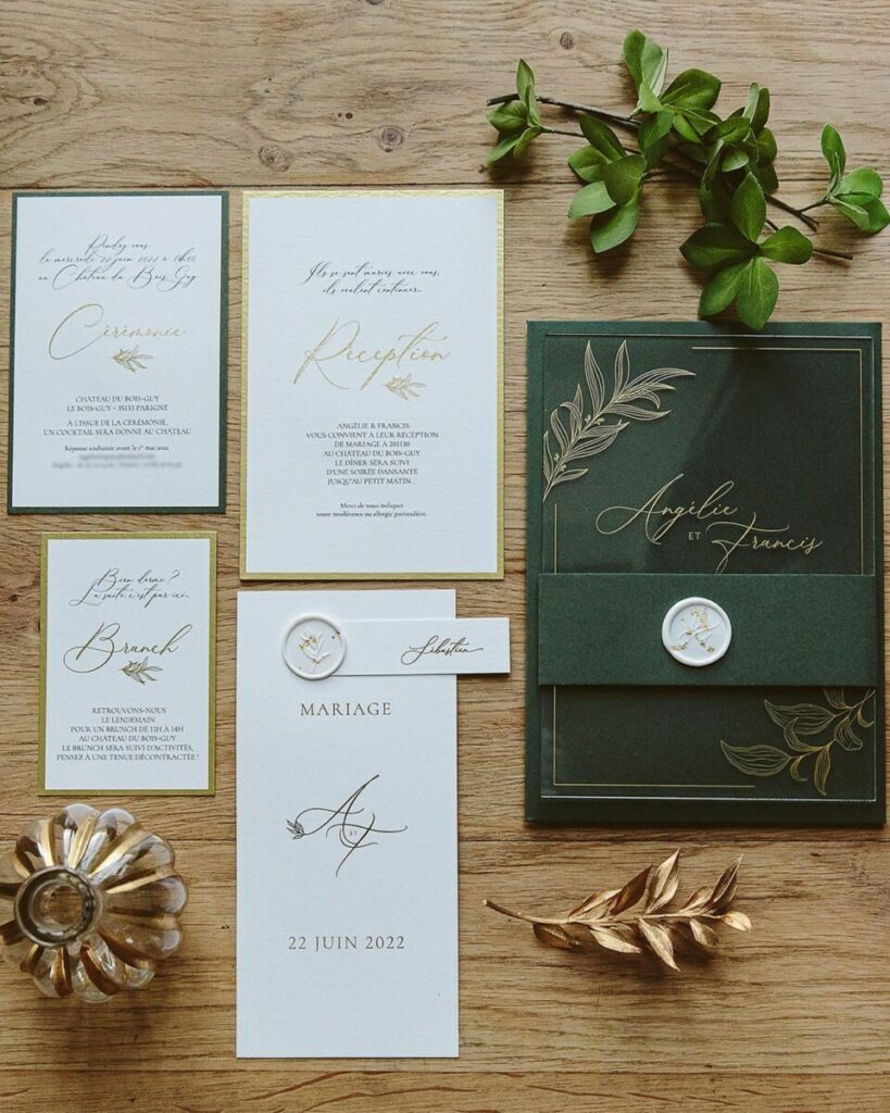 Faire-part de mariage luxe et cachet de cire – Dorure à chaud sur plexiglas et papier texturé – Enveloppe C5 sur mesure avec marquage or mat – Keaykolour Sequoia – Creaton Pack et dorure numérique