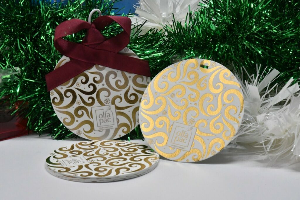 Cartes parfumées boule de noël avec découpe à la forme et double marquage à chaud OR brillant et OR Mat – Pur coton Cocaïne 350g