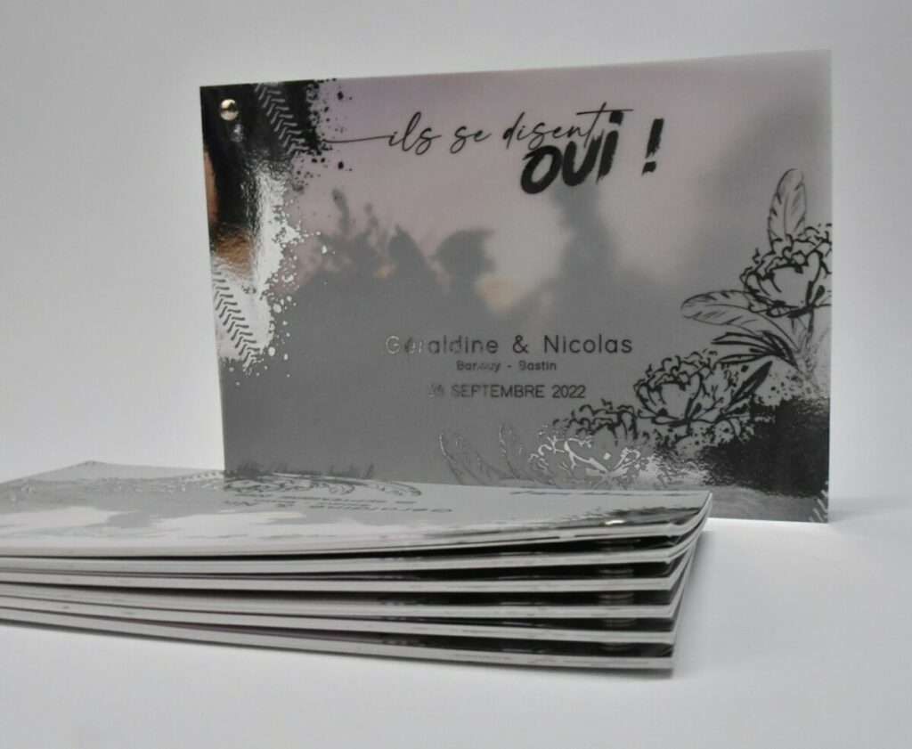 Faire-part de mariage Motards – Format nuancier avec rivet argent – Dorure numérique argent sur calque 230g