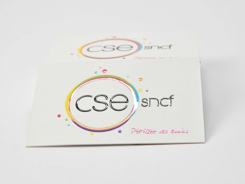 Carte de visite pétillante en vernis 3D et contre collage duplex 2x350g – Pelliculage Mat