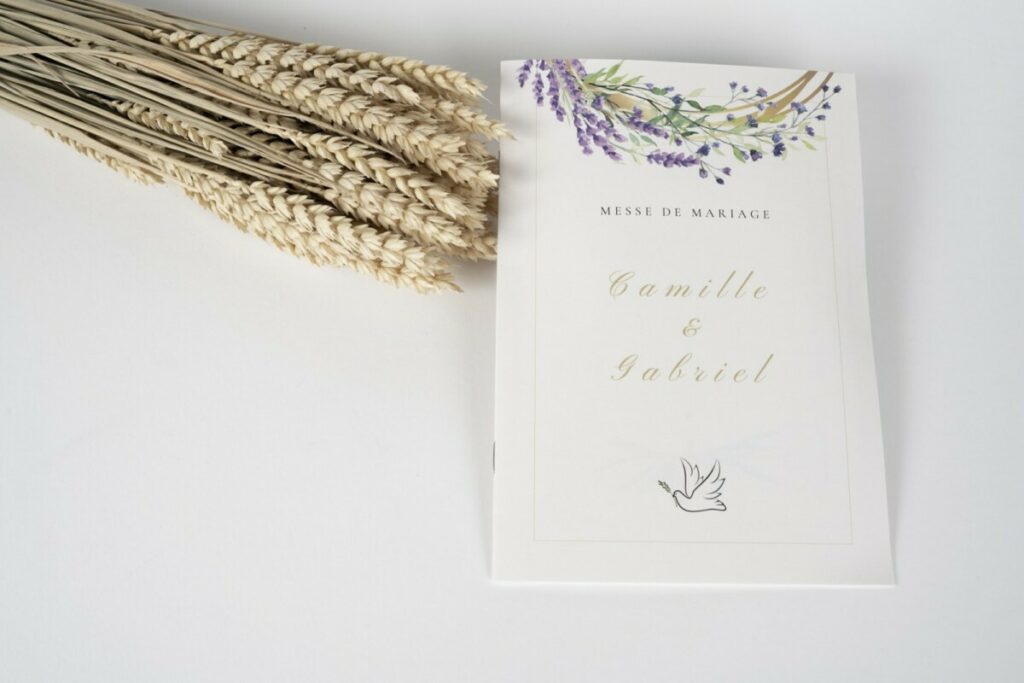 Livret de messe mariage lavande et colombe – 2 agrafes métal