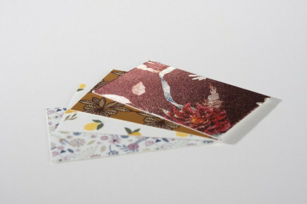 Cartes de visite créatrice avec contre collage tissu véritable