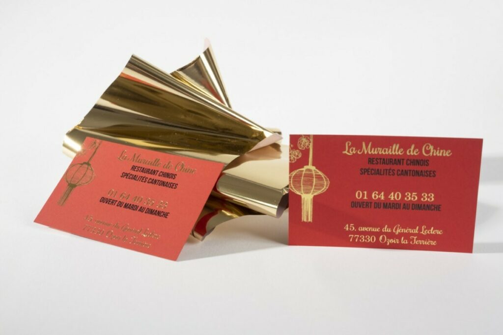 Cartes de visite restaurant asiatique gourmet – Marquage à chaud Or mat et Noir brillant – Papier rouge soyeux Ispira Rosso Passione 360gr