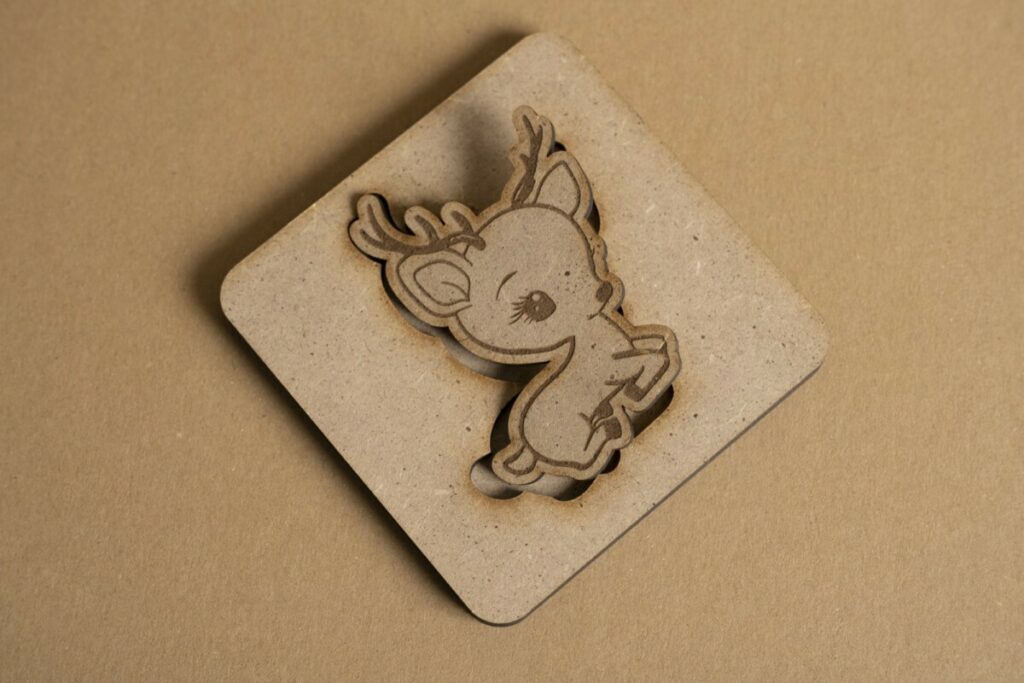 Faire-part de naissance garçon en découpe et gravure laser sur bois avec silhouette de cerf – MDF 3mm